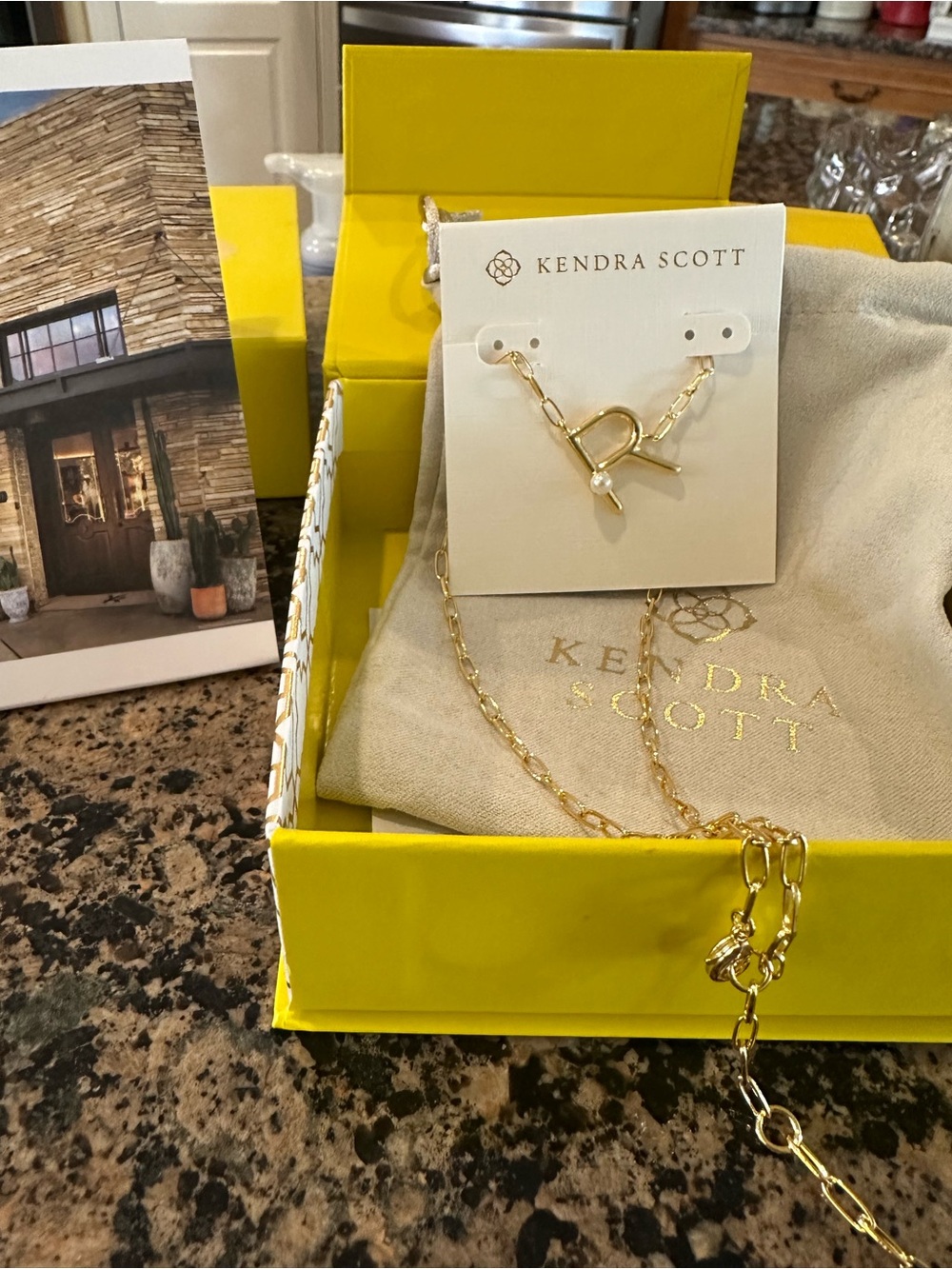Kendra Scott Pearl Letter R Pendant Necklace- Gold White Pearl NEW - Picture 10 of 10